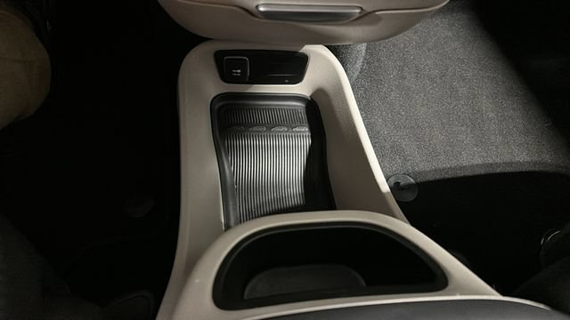 Used 2024 Chrysler Pacifica Touring-L FWD image 18