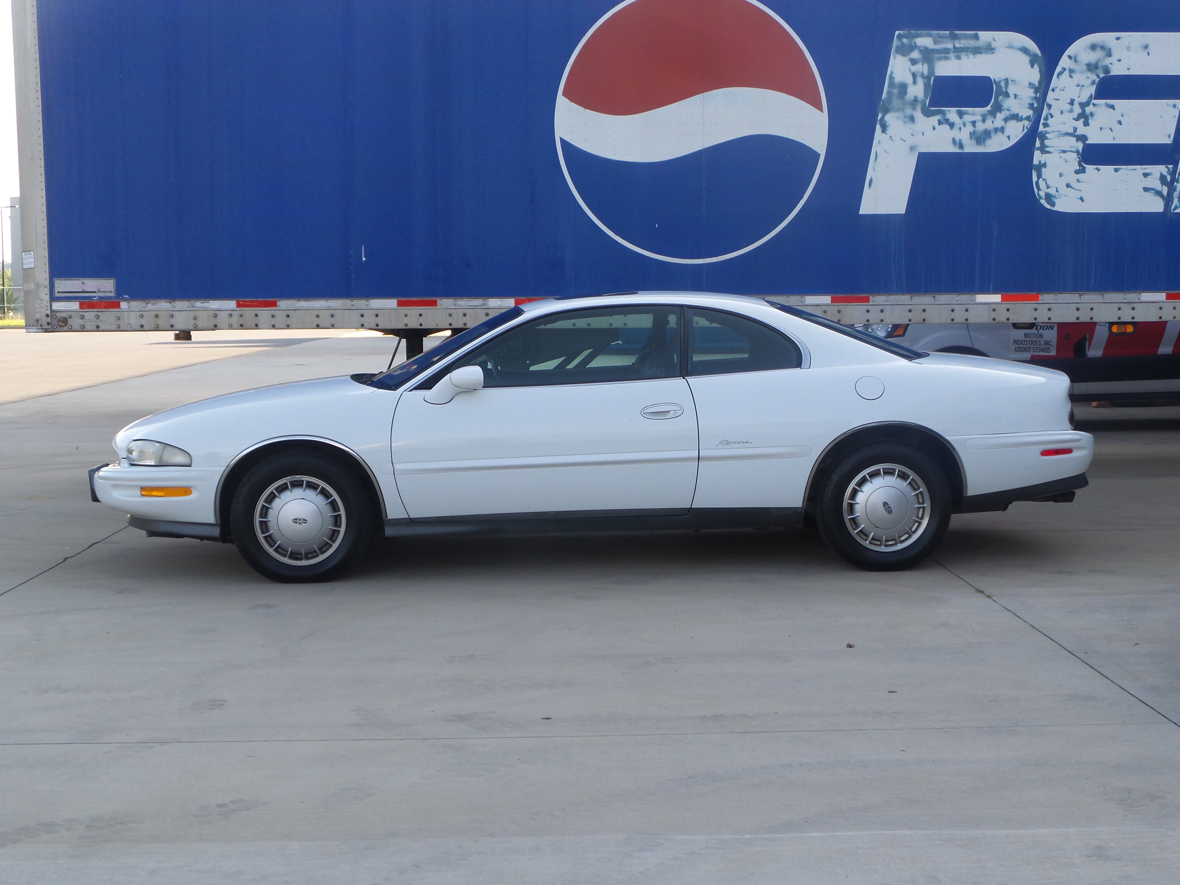 Used 1995 Buick Riviera Coupe image 3