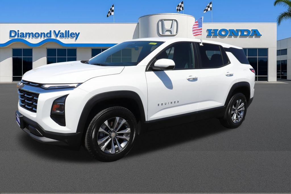 Used 2026 Chevrolet Equinox LT FWD image 3
