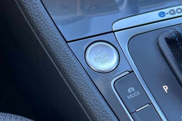 Used 2019 Volkswagen e-Golf SE image 25