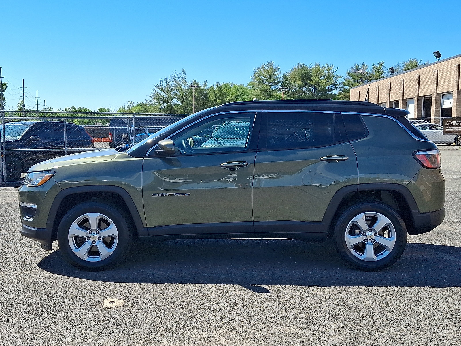 Used 2019 Jeep Compass Latitude w/ Popular Equipment Group AWD/4WD image 4