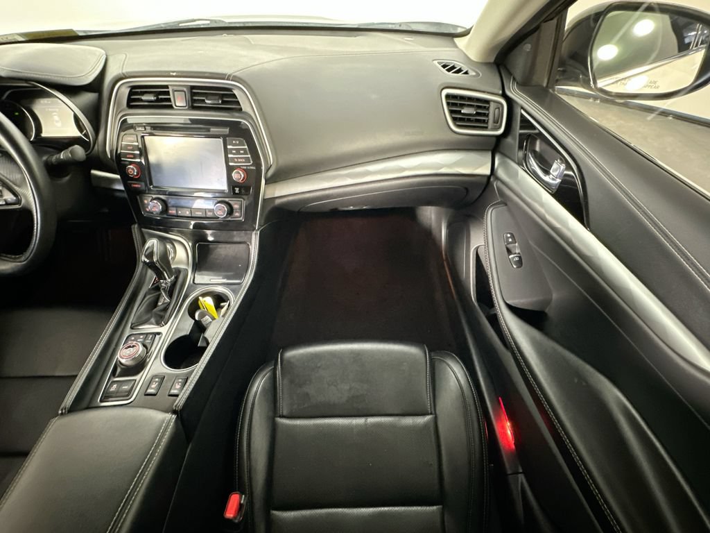 Used 2023 Nissan Maxima SV w/ Floor Mat Group FWD image 11