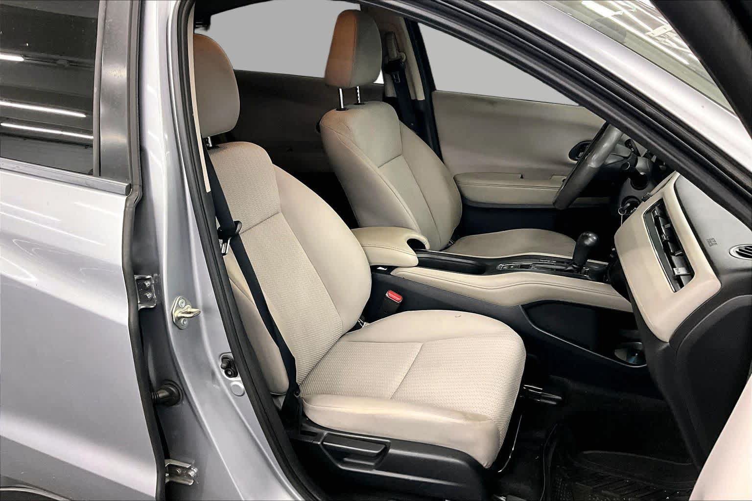 Used 2017 Honda HR-V LX image 8