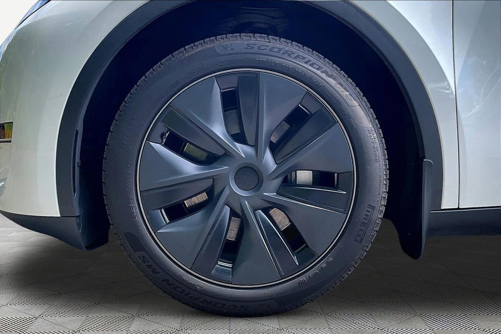 Used 2024 Tesla Model Y Long Range AWD/4WD image 21