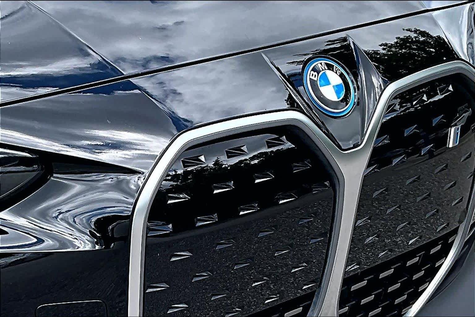 Certified 2023 BMW i4 eDrive35 w/ Premium Package RWD image 31