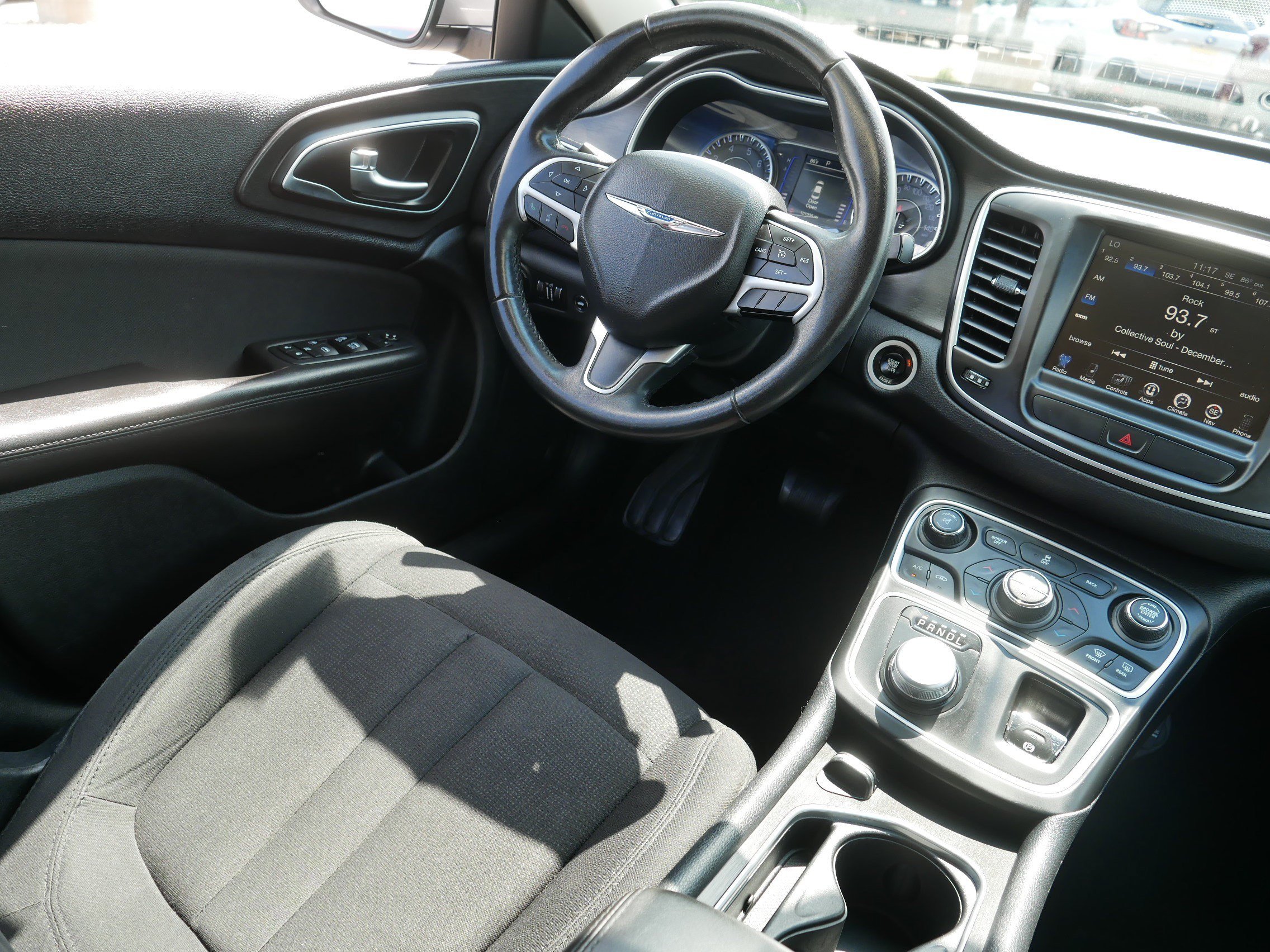 Used 2016 Chrysler 200 Limited w/ Convenience Group FWD image 9