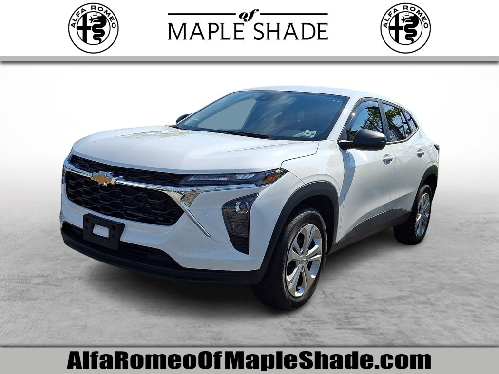 Used 2026 Chevrolet Trax LS FWD image 1