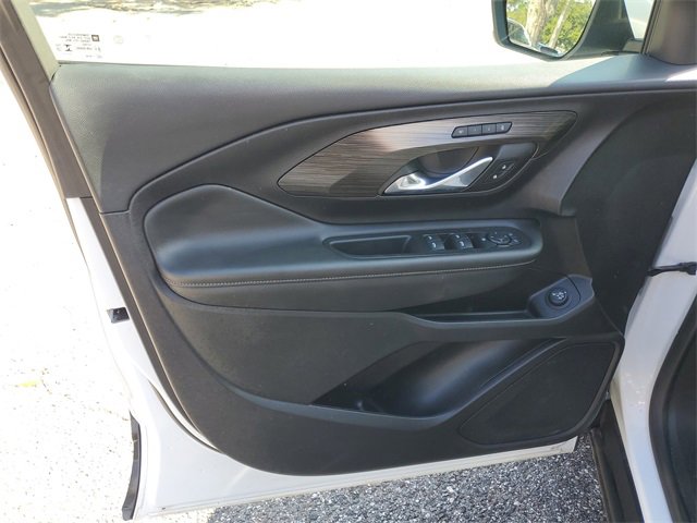 Used 2024 GMC Terrain SLT image 10