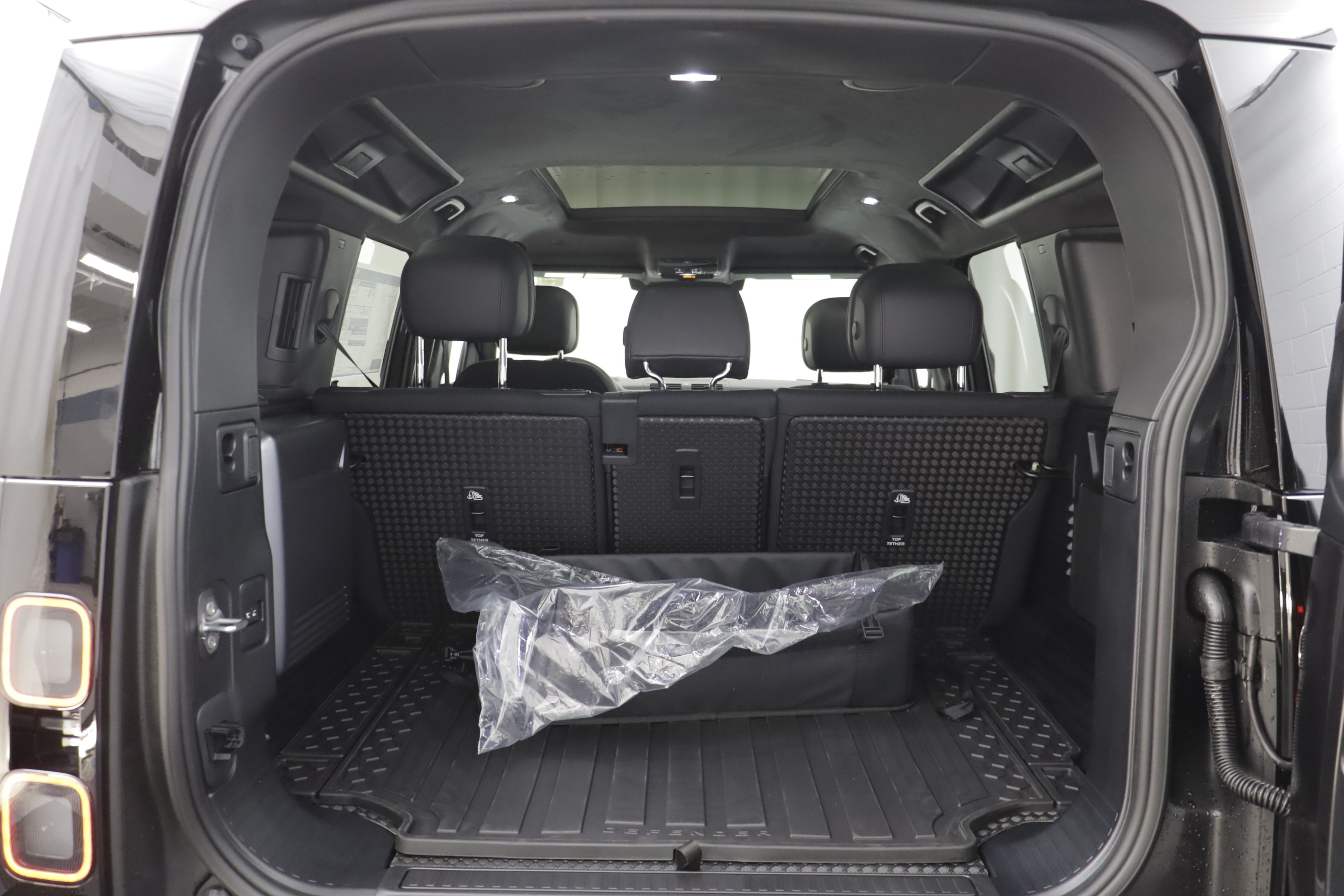 New 2026 Land Rover Defender 110 V8 AWD/4WD image 20