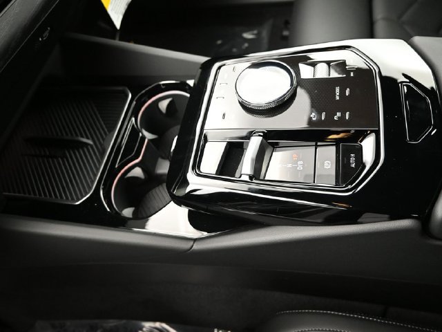 New 2026 BMW i5 eDrive40 AWD/4WD image 13