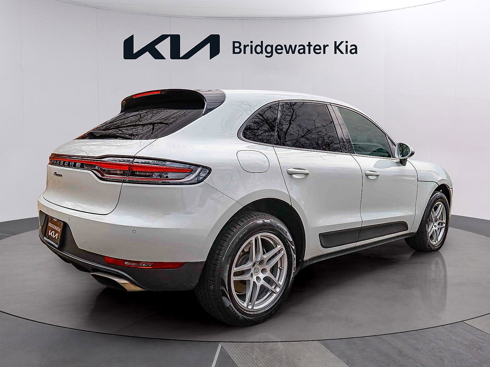 Used 2021 Porsche Macan image 6
