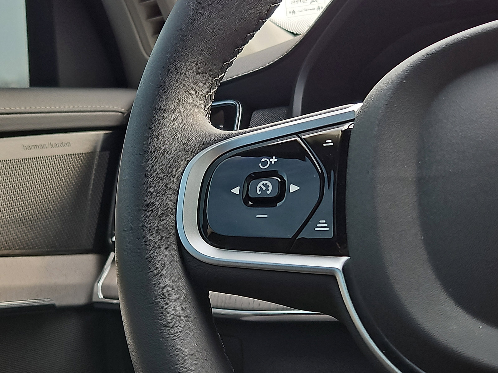 Certified 2025 Volvo XC90 T8 Ultra w/ Protection Package Premier image 22