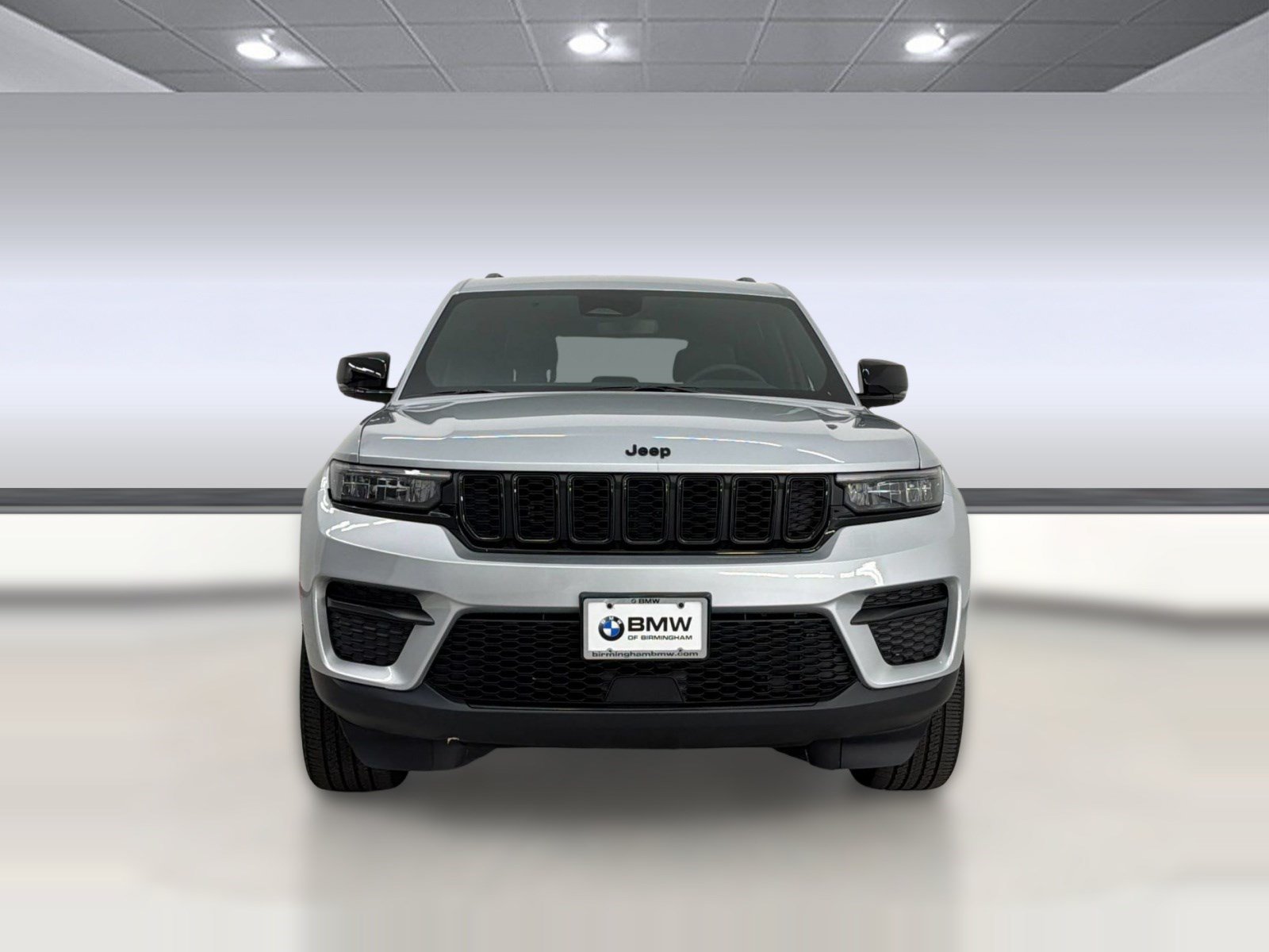 Used 2023 Jeep Grand Cherokee Altitude AWD/4WD image 6