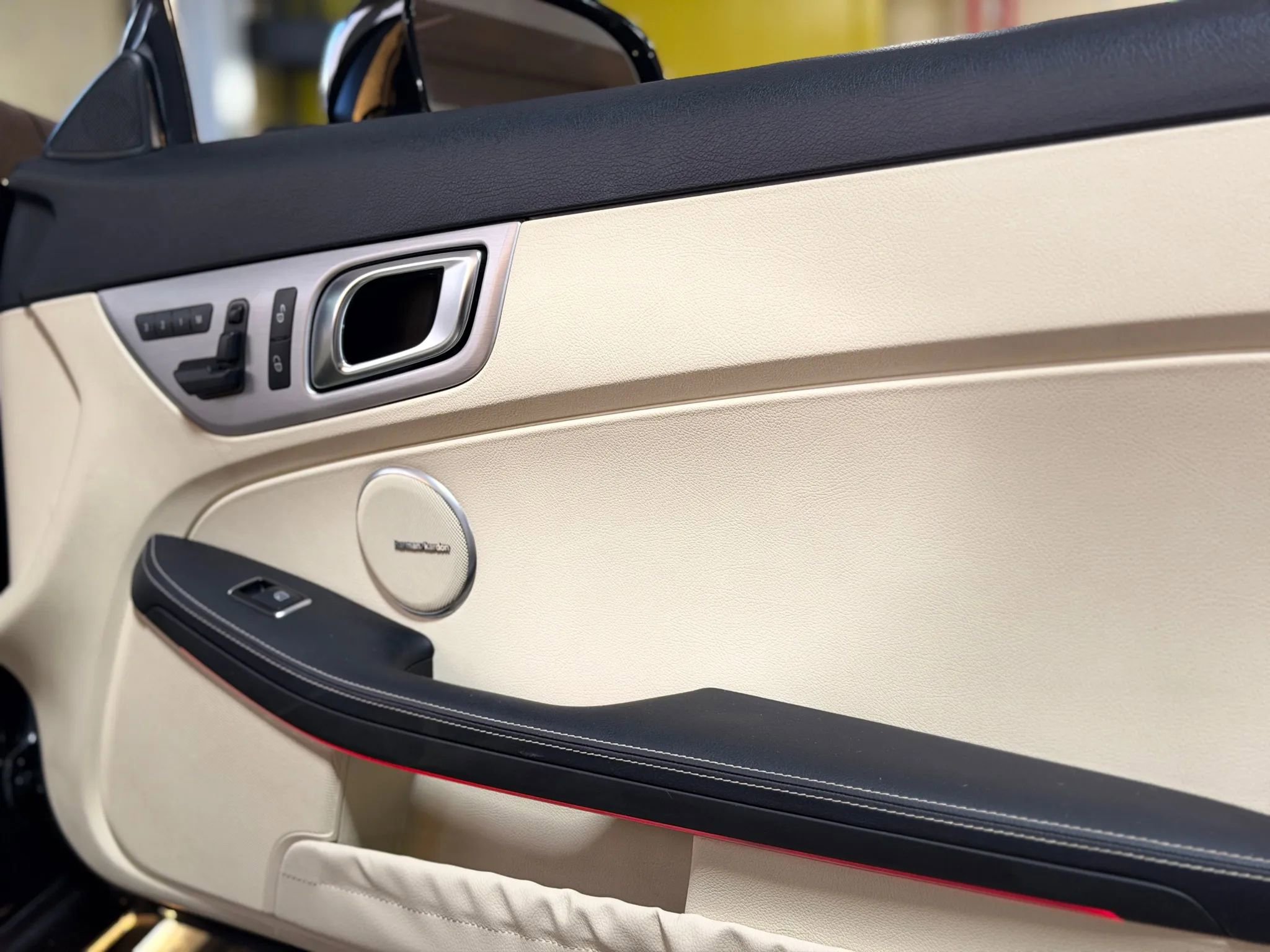 Used 2014 Mercedes-Benz SLK 250 w/ Sport Package image 24