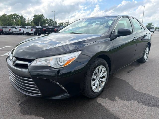 Used 2017 Toyota Camry LE FWD image 2