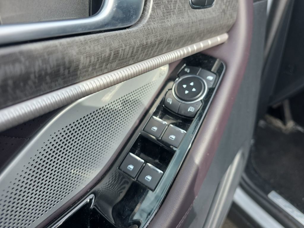 Used 2025 Ford Explorer Platinum w/ LUX Leather Package AWD/4WD image 21