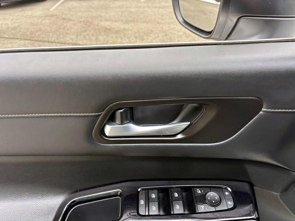 Used 2022 Nissan Pathfinder SL image 12