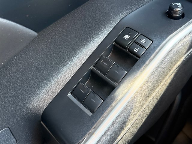 Used 2023 Toyota Highlander XLE FWD image 29