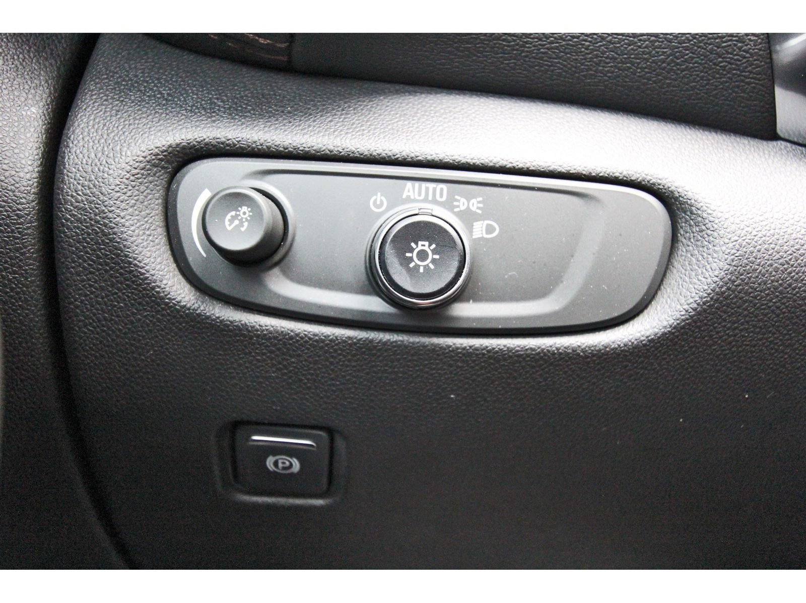 Used 2022 Chevrolet Blazer Premier w/ Enhanced Convenience Package FWD image 22