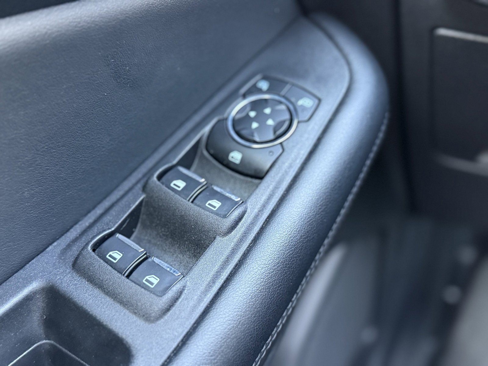 Used 2024 Ford Edge SEL w/ Convenience Package image 19