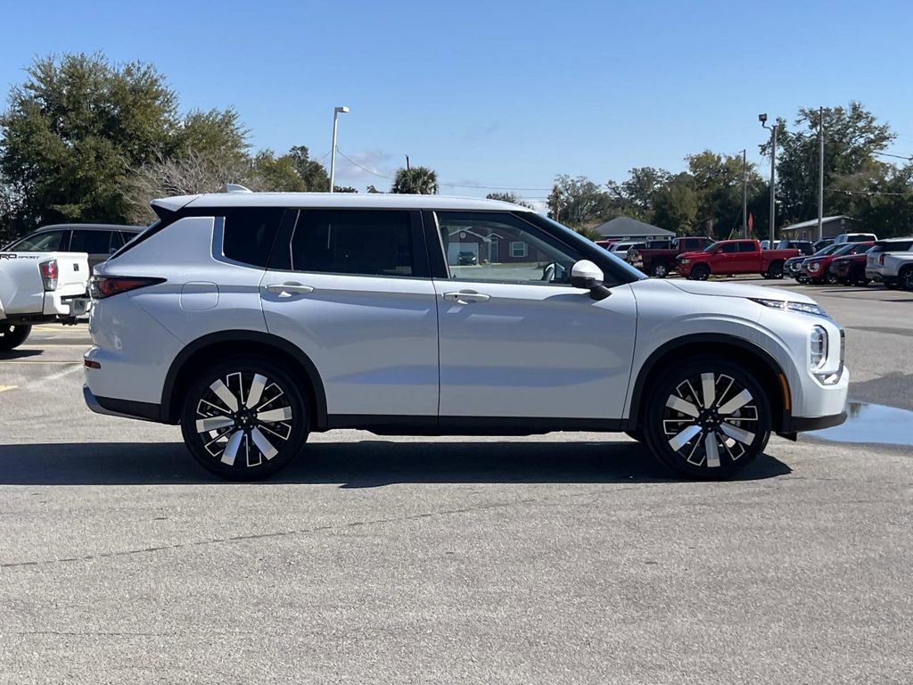 New 2026 Mitsubishi Outlander SE image 5