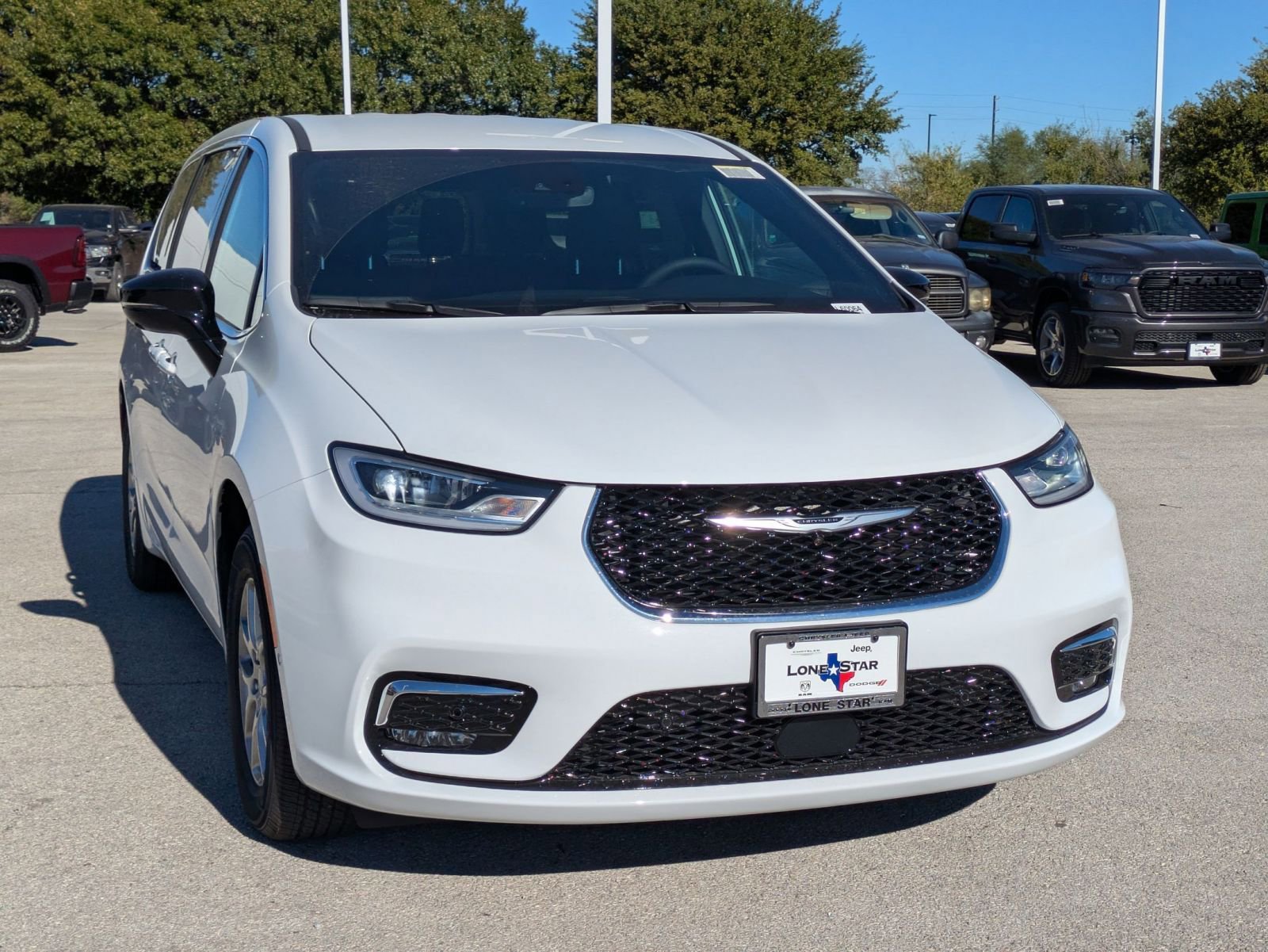 New 2026 Chrysler Pacifica Select FWD image 7