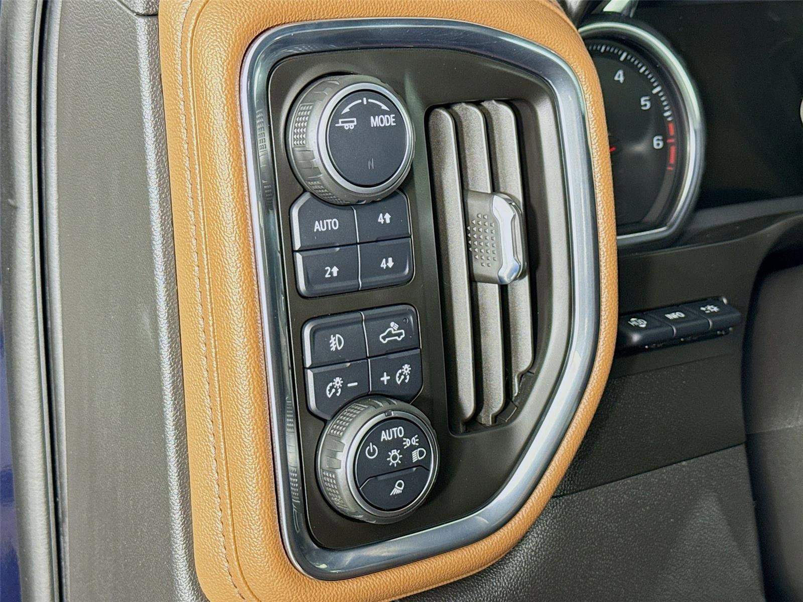 Used 2022 Chevrolet Silverado 1500 High Country w/ Technology Package image 11