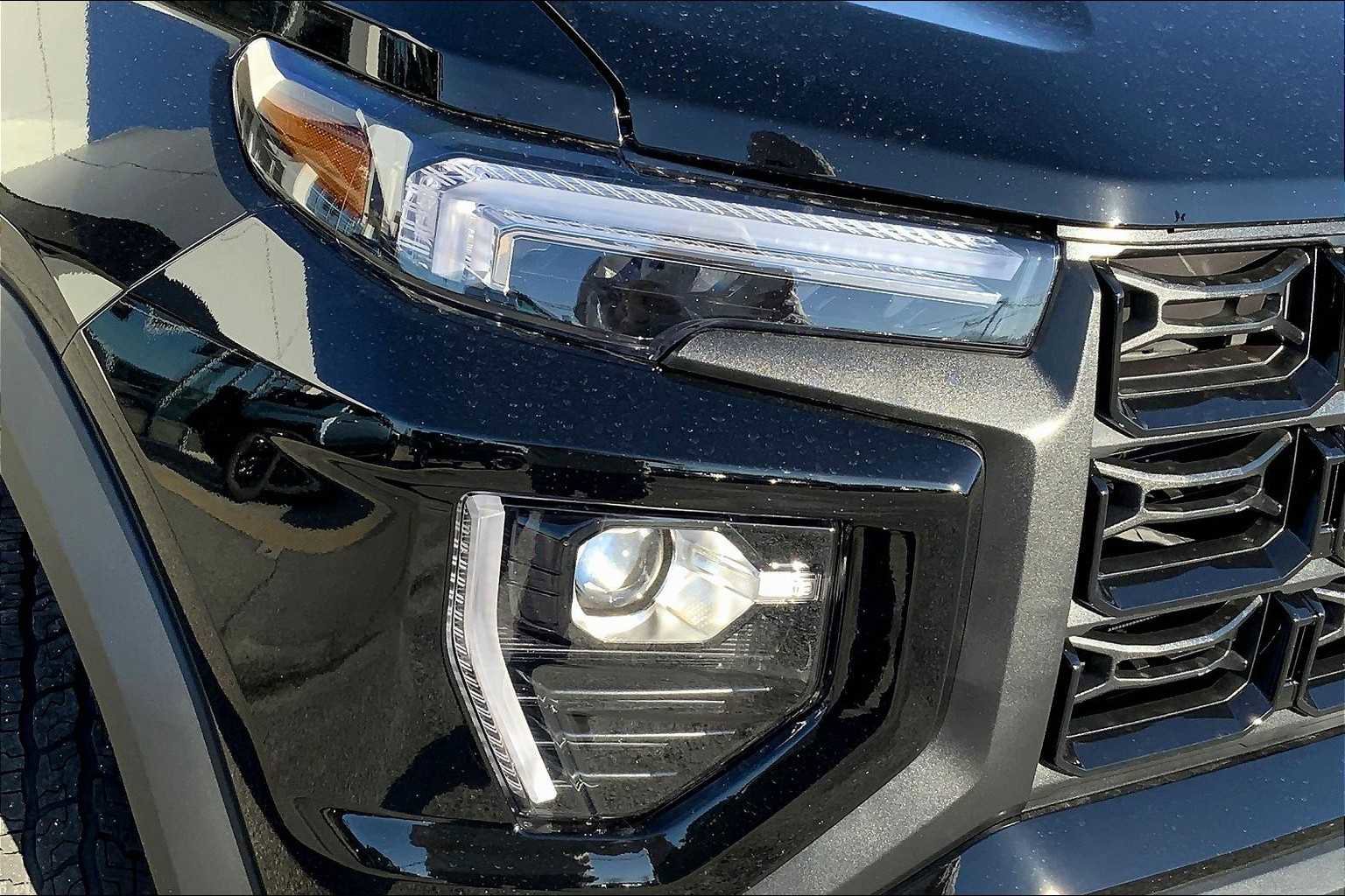 Used 2025 GMC Canyon Elevation w/ Convenience Package image 13