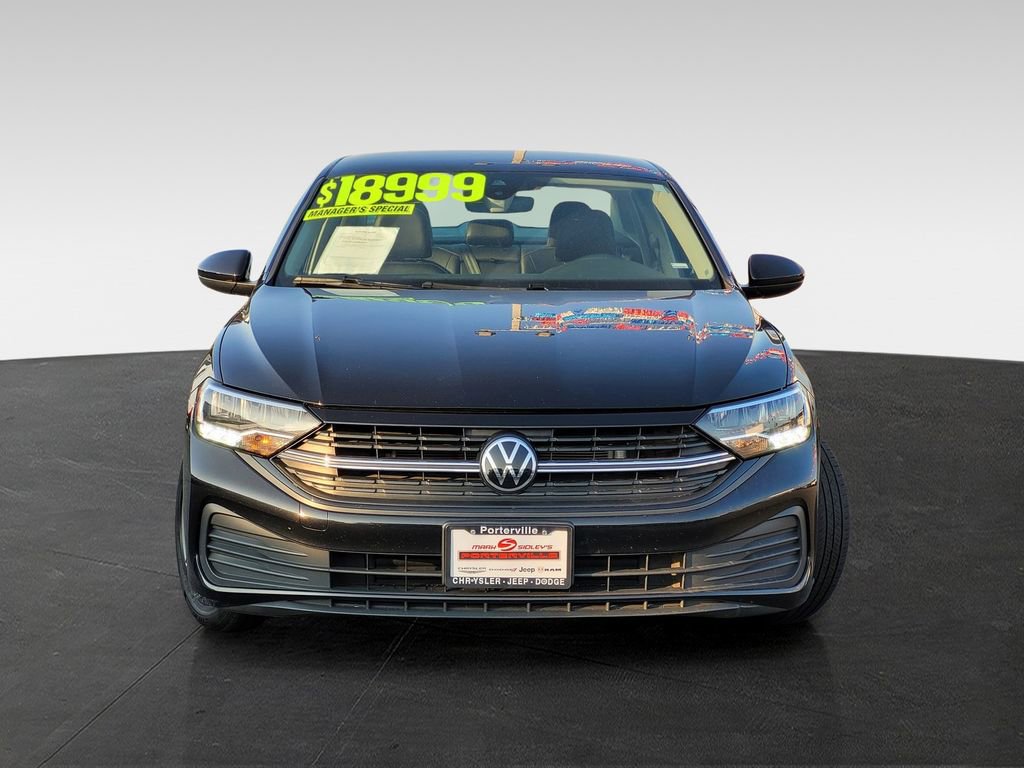 Used 2024 Volkswagen Jetta SE image 2