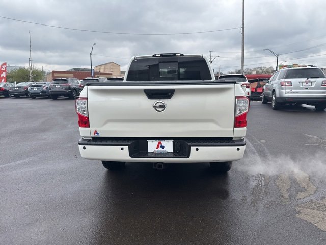 Used 2018 Nissan Titan SL w/ Chrome Package image 5
