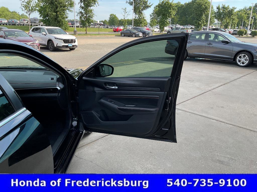 Used 2021 Nissan Altima 2.5 SR w/ SR Premium Package AWD/4WD image 18