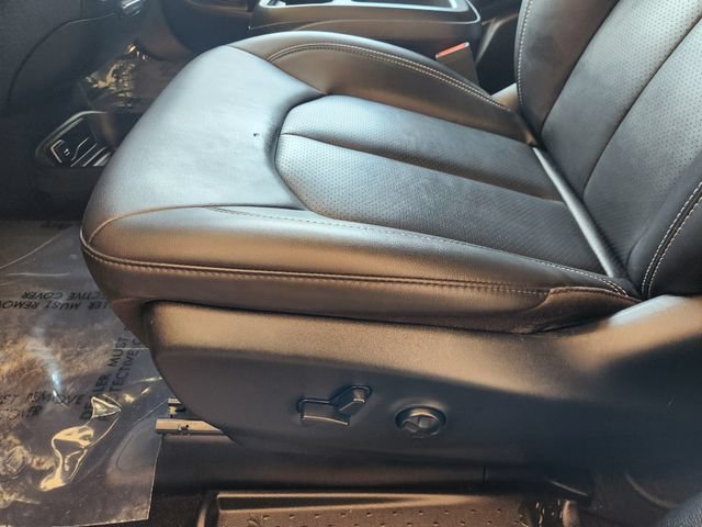 Used 2025 Chrysler Pacifica Select FWD image 26