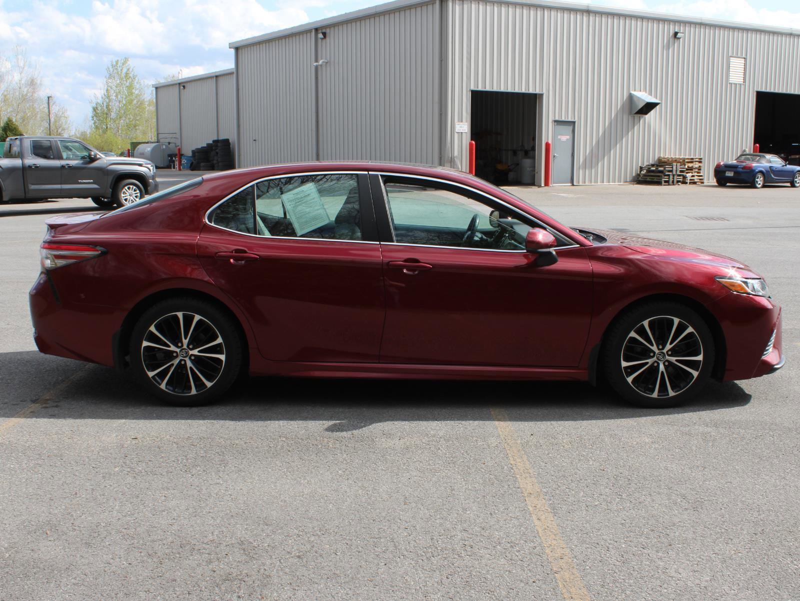 Used 2018 Toyota Camry SE w/ Moonroof Package FWD image 4