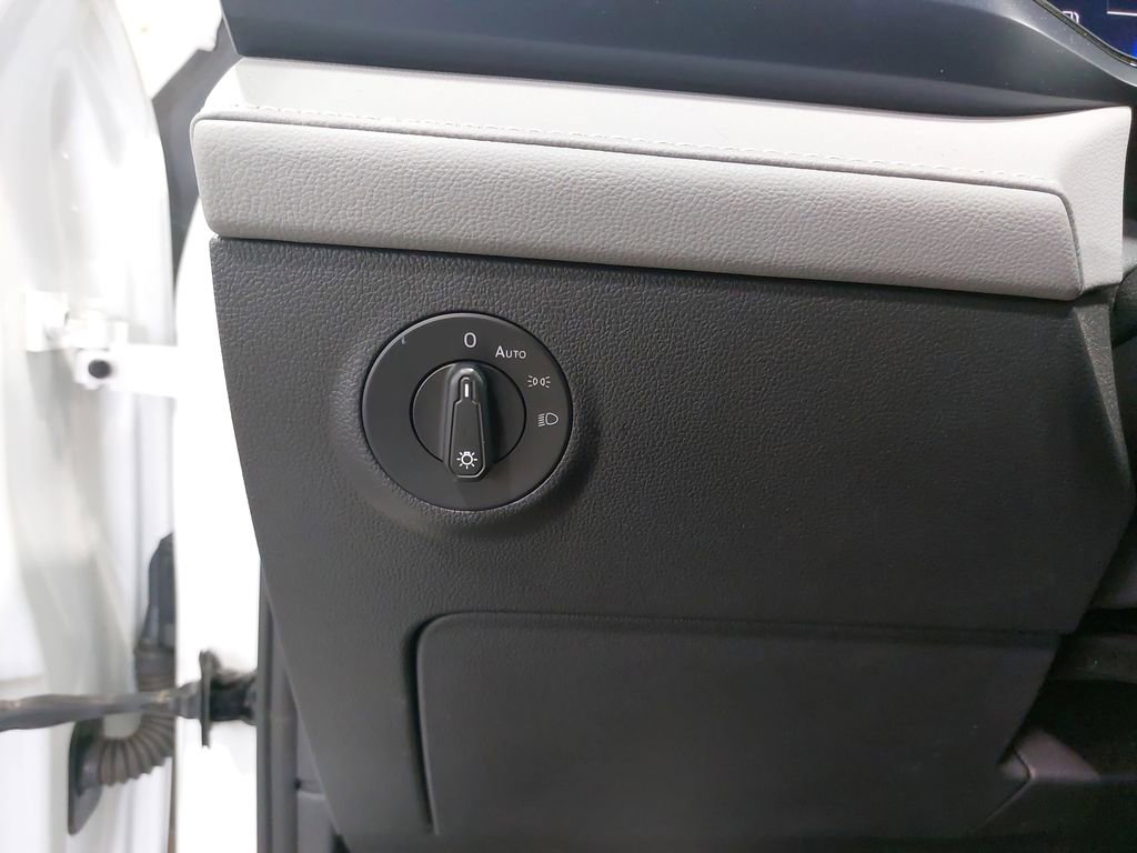 Used 2023 Volkswagen Taos SE w/ Panoramic Sunroof Package image 26