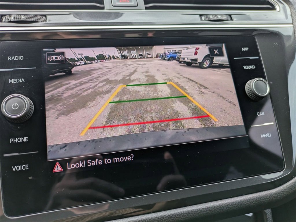 Used 2024 Volkswagen Tiguan SE image 17