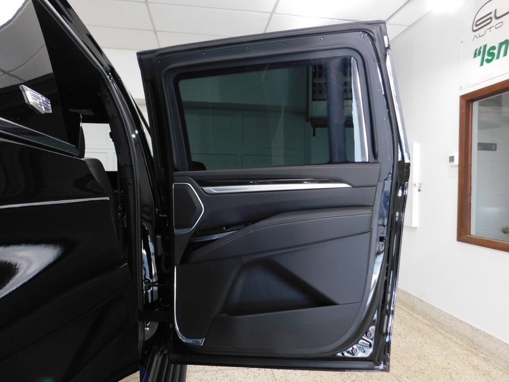 Used 2026 Cadillac Escalade ESV Luxury AWD/4WD image 92