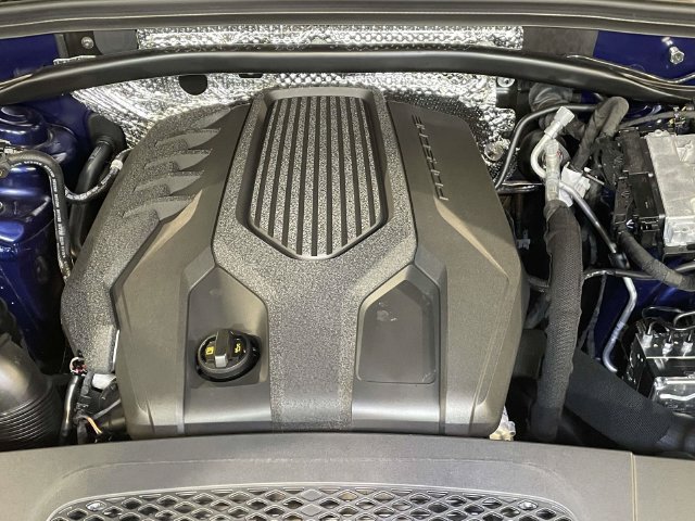 Certified 2026 Porsche Macan Turbo AWD/4WD image 17