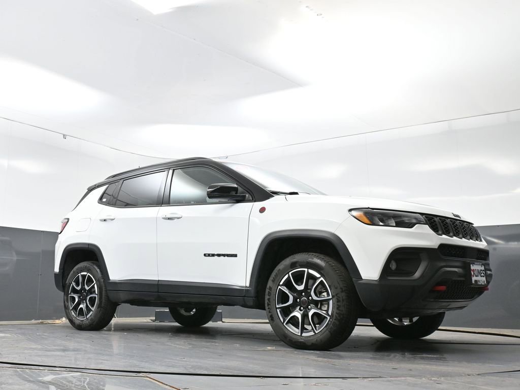 Used 2025 Jeep Compass Trailhawk AWD/4WD image 50