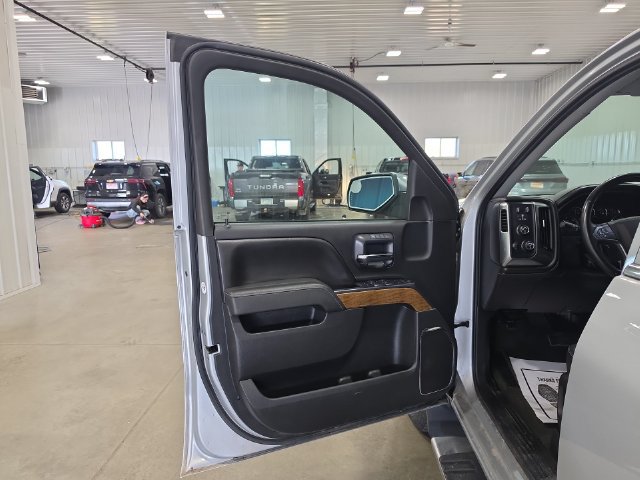 Used 2015 Chevrolet Silverado 1500 LTZ AWD/4WD image 23
