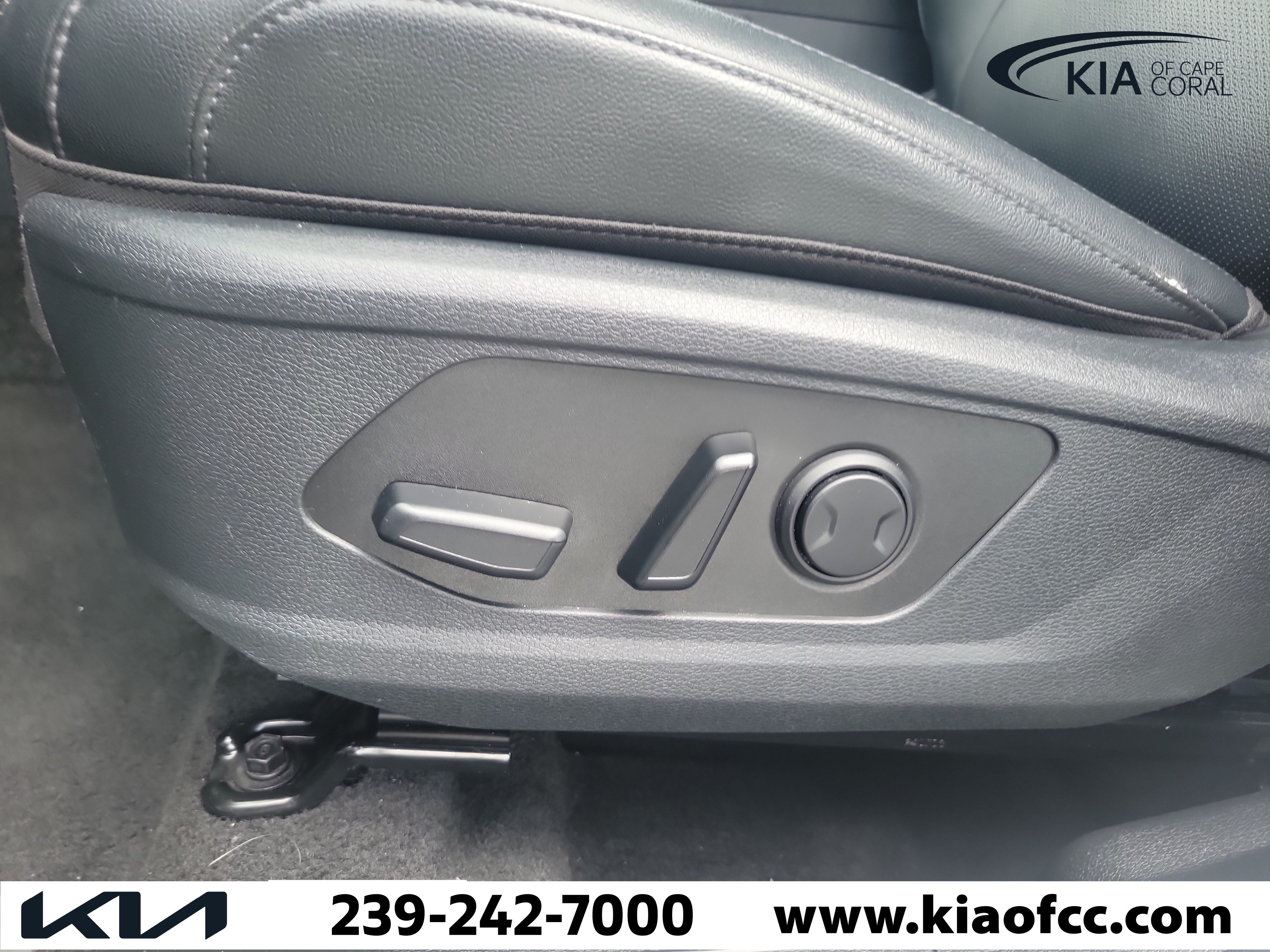 Certified 2025 Kia Sportage EX FWD image 26