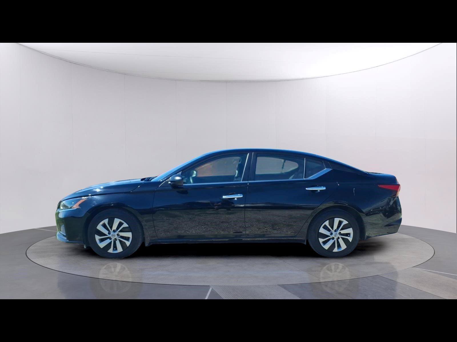 Used 2024 Nissan Altima 2.5 S FWD image 2