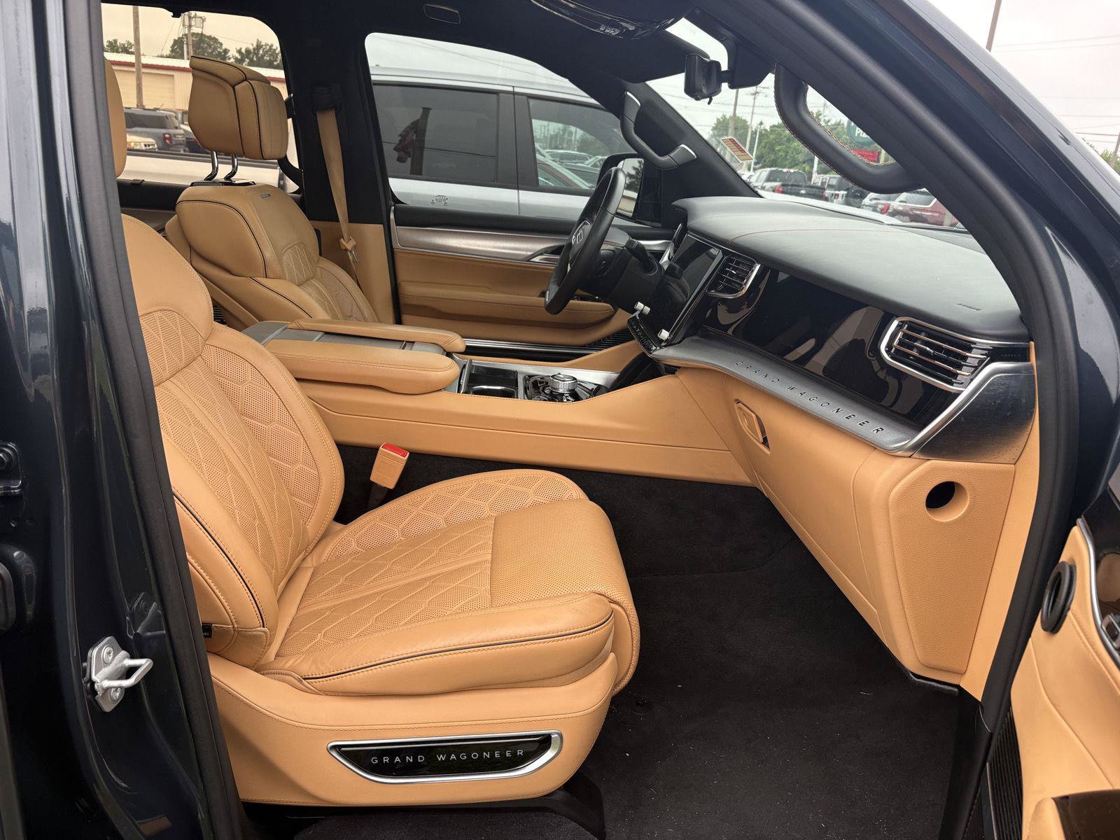 Used 2023 Jeep Grand Wagoneer Series III AWD/4WD image 21