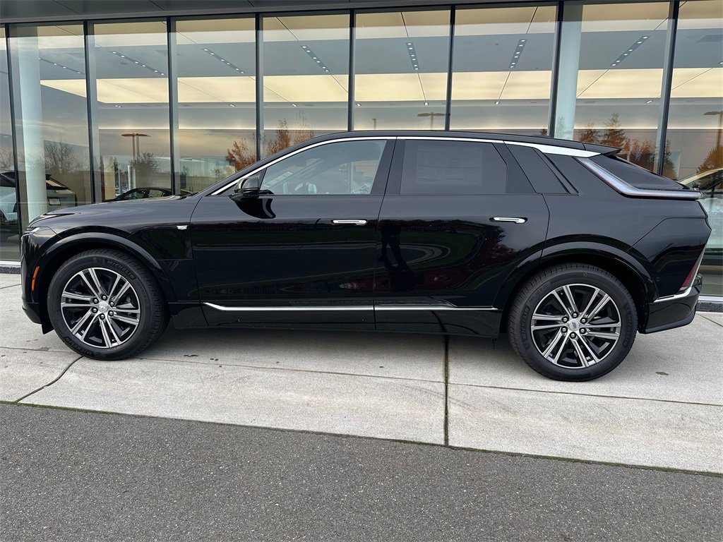 New 2026 Cadillac Lyriq Luxury image 2