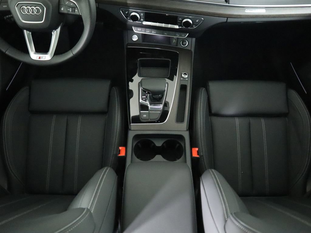 Used 2025 Audi Q5 e Premium Plus w/ Premium Plus Package image 18