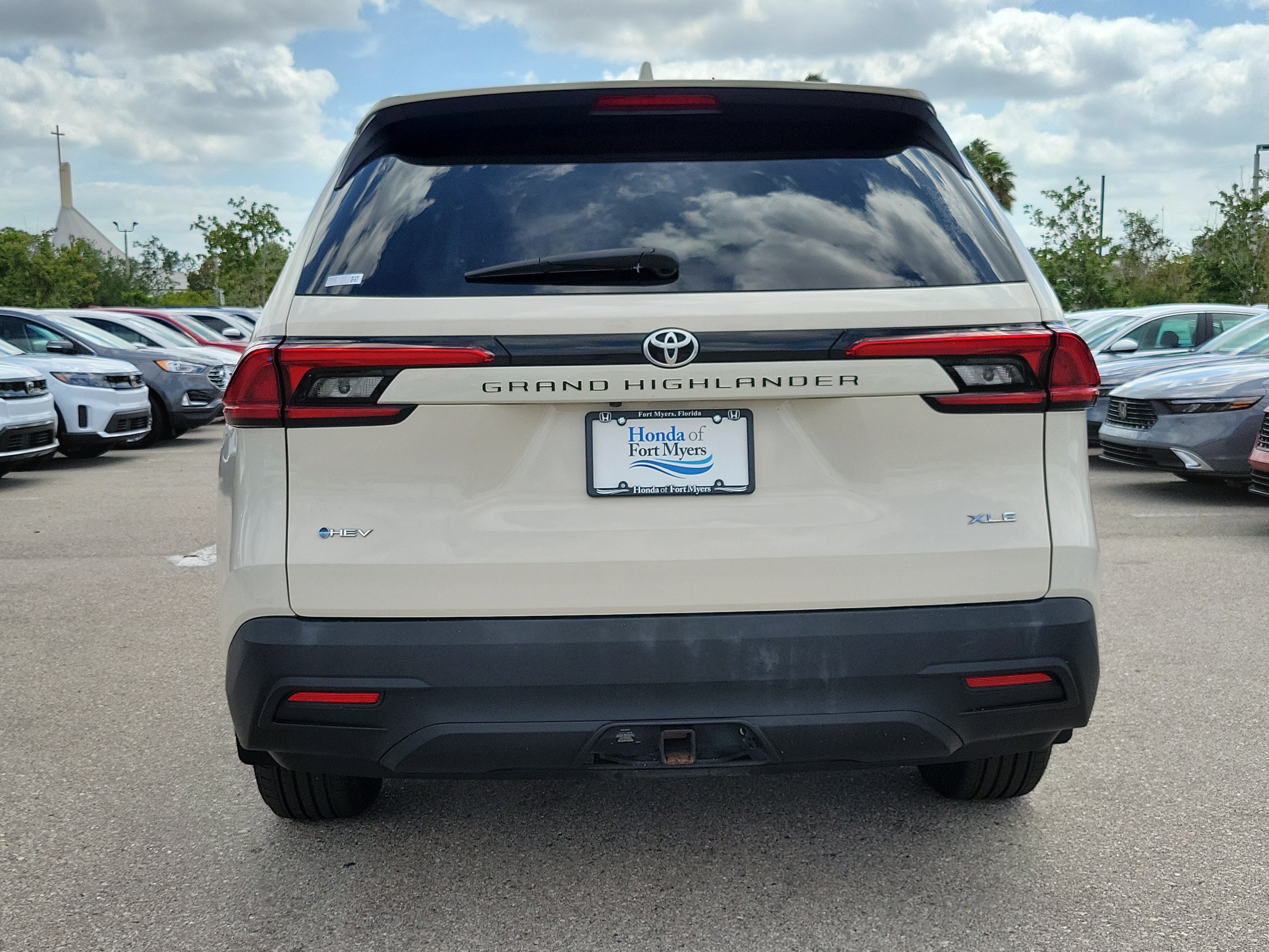Used 2024 Toyota Grand Highlander XLE FWD image 5