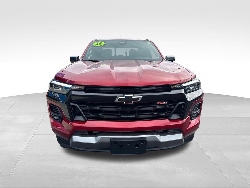 Used 2025 Chevrolet Colorado Z71 w/ Technology Package AWD/4WD image 9