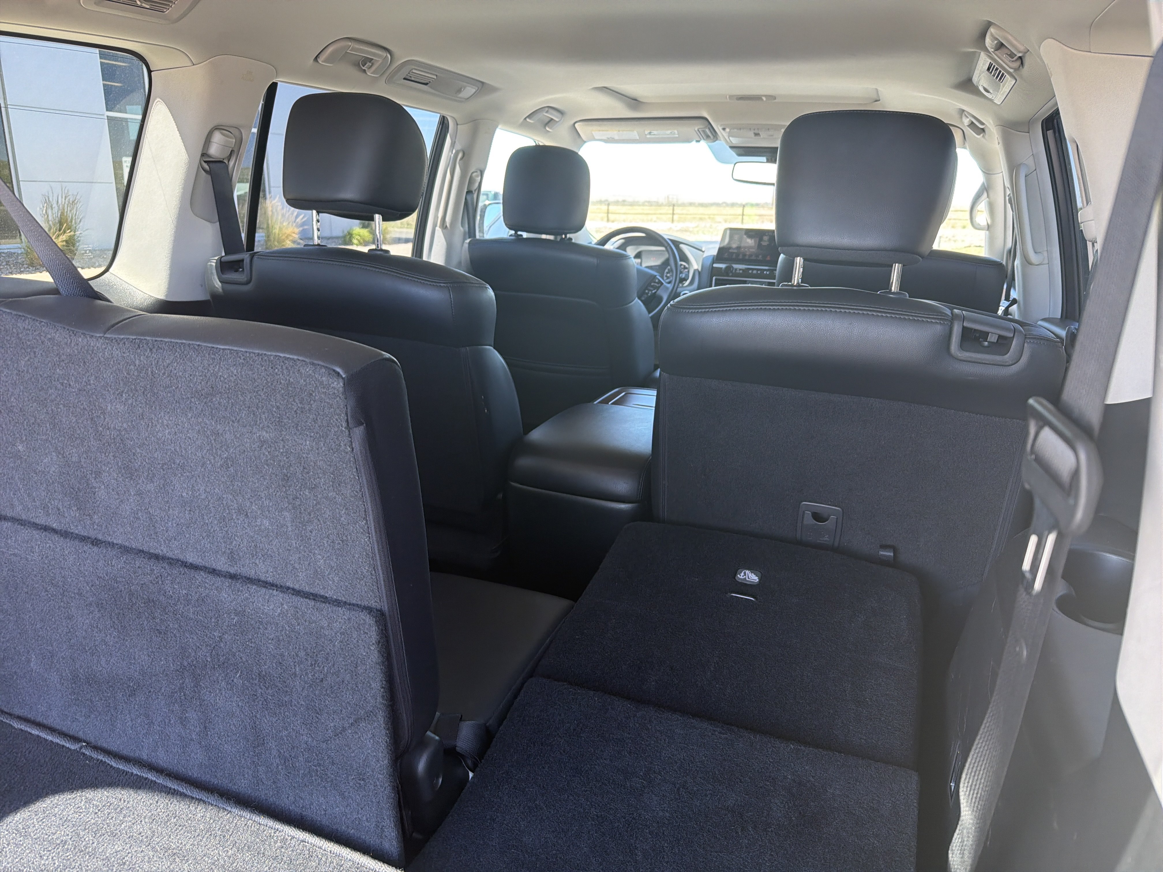Used 2024 Nissan Armada SL w/ Captain's Chairs Package AWD/4WD image 10