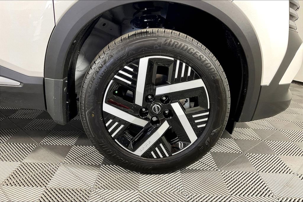 New 2026 Nissan Kicks SV image 18