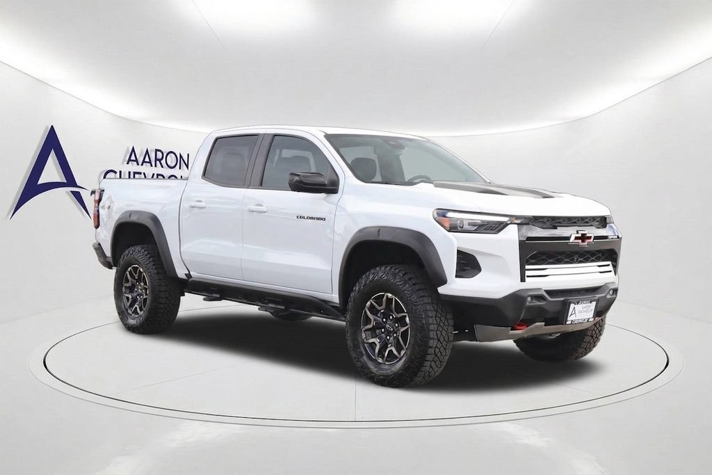 Used 2024 Chevrolet Colorado ZR2 w/ Technology Package AWD/4WD image 3