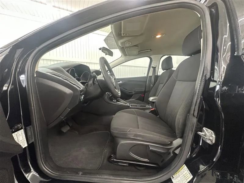 Used 2017 Ford Focus SE FWD image 13